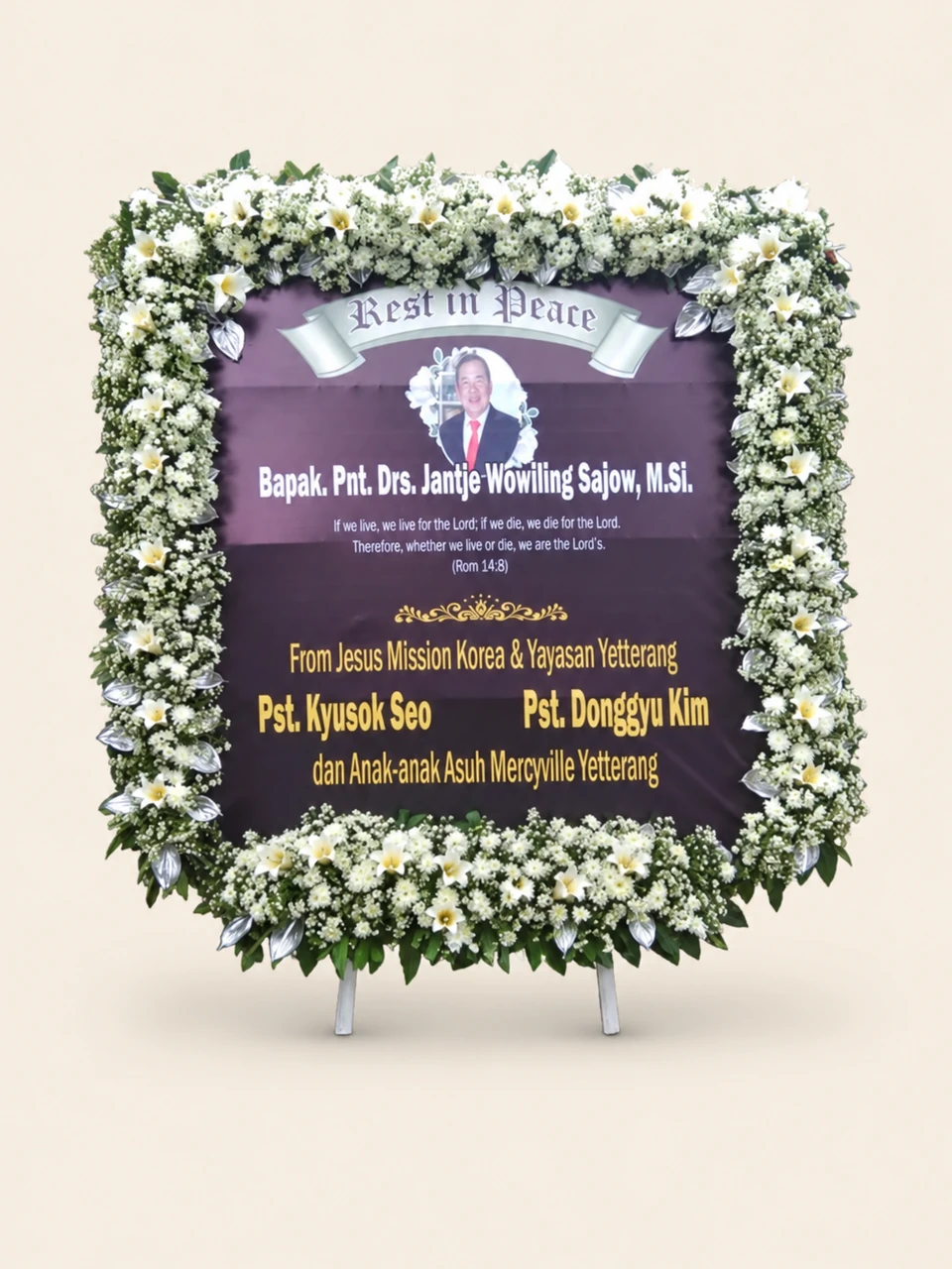 Papan Duka Cita Ungu Bingkai Lili Putih — pratinjau dengan latar krem