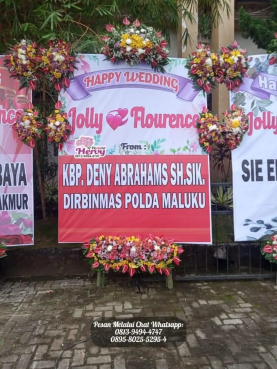 Papan Pernikahan Merah Ungu Enam Rangkaian